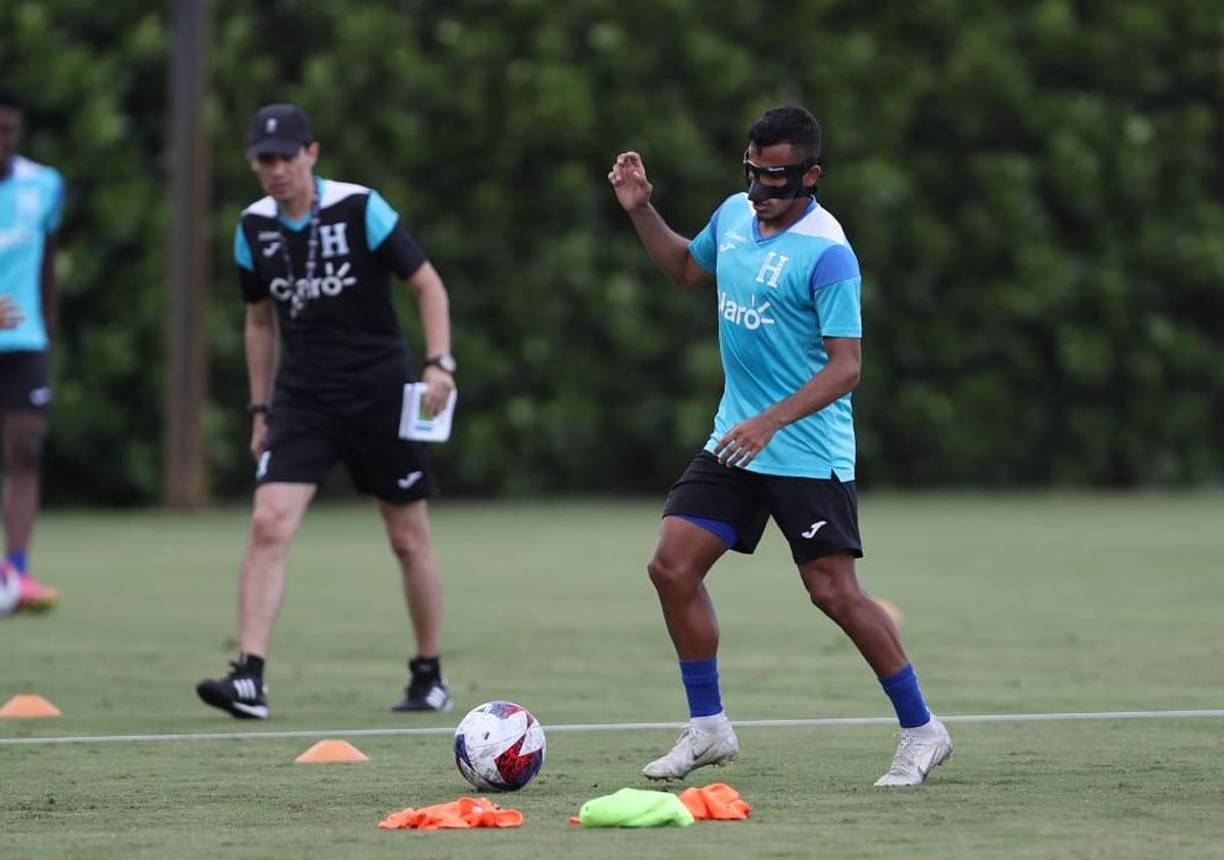 Edwin Rodríguez - El mediocampista del Olimpia jugaría por el costado izquierdo, buscando ser un peligro para los jamaicanos.