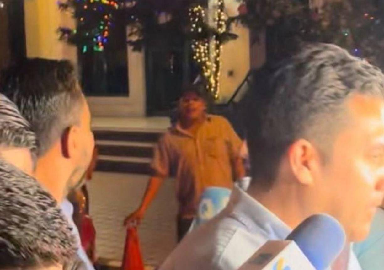 Un video captó el momento de la agresión y también identificó al presunto agresor, pero serán las autoridades que determinarán la responsabilidad del sujeto en este incidente. 