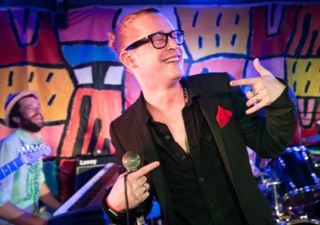 Pero más tarde Macaulay Culkin se convirtió en un adolescente problemático. Demandó a sus padres 'por apropiación indebida de dinero', y enfrentó una adicción a las drogas. Hoy es cantante y dice que fue gracias a esos sucesos que se transformó en el hombre que es ahora.