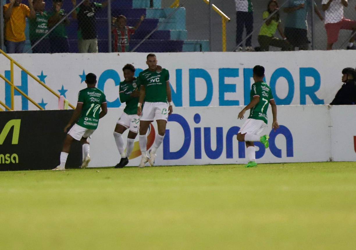 El festejo de Ángel Tejeda tras anotar el 1-0 ante los Potros.