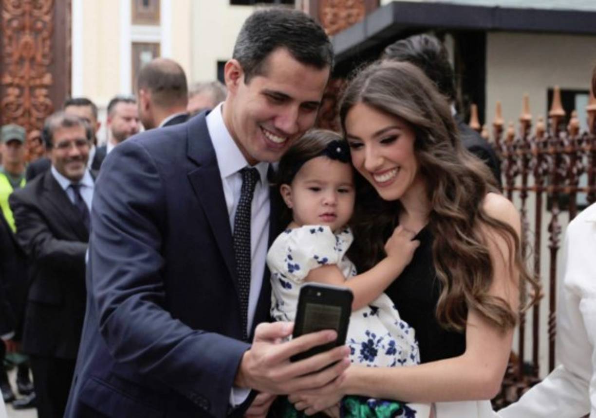 Fabiana Rosales, la joven esposa del presidente interino de Venezuela, Juan Guaidó, es considerada por los venezolanos como 'la Primera Dama más linda' del país sudamericano en los últimos 20 años.