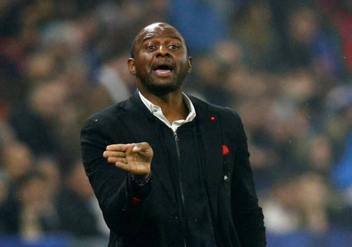 Patrick Vieira ha dejado de ser entrenador del Niza. La derrota frente al Bayer Leverkusen el jueves (2-3) supuso la eliminación del club francés de la Europa League y ha sido la gota que derramó el vaso para la directiva con Vieira, quien se hizo con las riendas del equipo galo en junio de 2018.