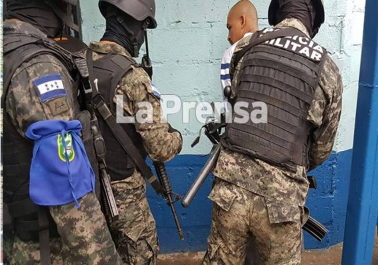 Bajo estrictas medidas de seguridad se hicieron los registros a los internos.