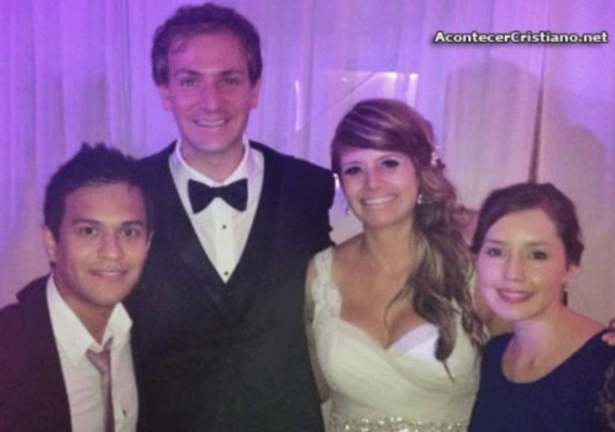 Bryce, el esposo de Marcela Gándara ha escrito nueve libros y también ofrece conferencias en congregaciones y ministerios cristianos. Asegura que Marcela fue su primer y única novia, la primera mujer a la que le tomó la mano.