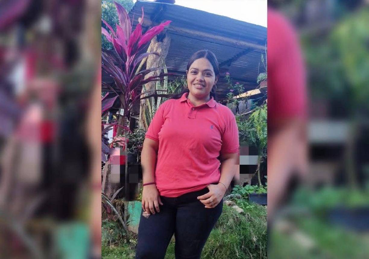 Uno de los disparos fue a impactar en contra de Rina, quien estaba en uno de los costados del campo de fútbol. 