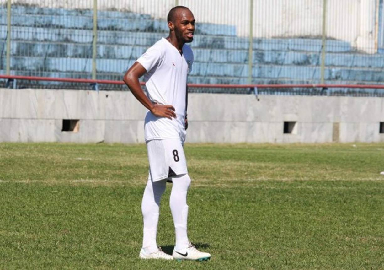 Mathues Pinto: El mediocampista brasileño pasó la prueba con la Real Sociedad de Tocoa y se suma a las altas del club aceitero. Estuvo en Platense.