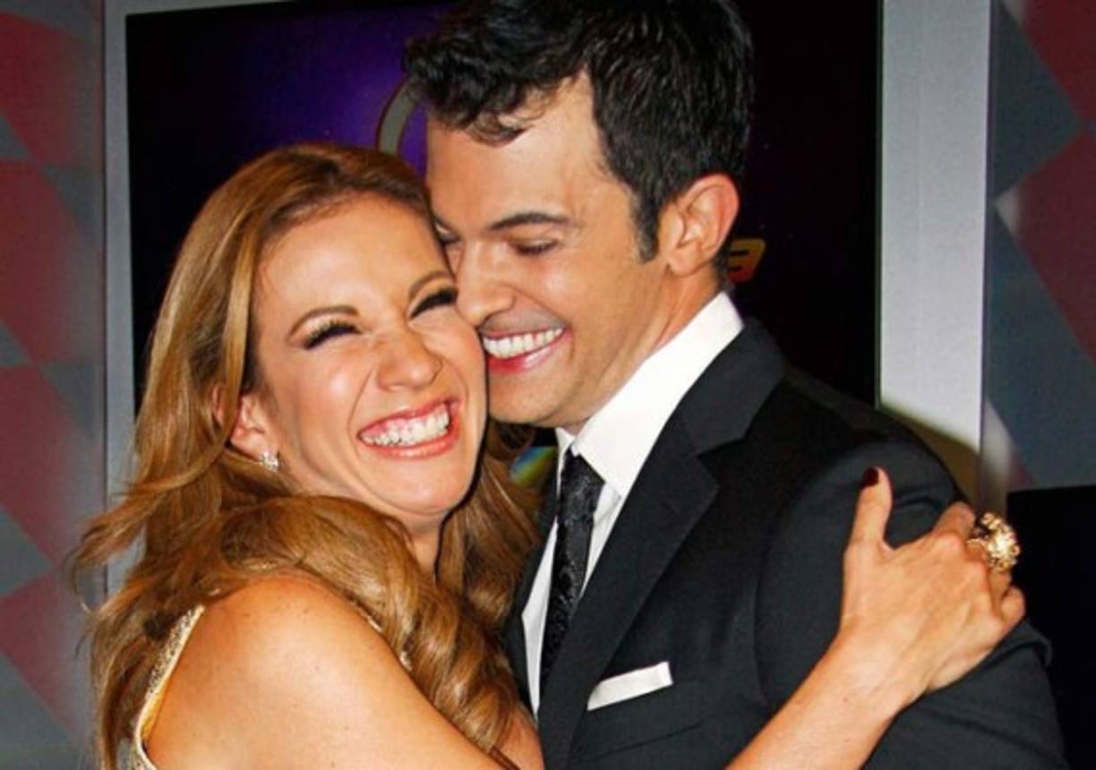 11. La oscura separación de del Solar y Coronado.<br/>El divorcio entre los conductores mexicanos Ingrid Coronado y Fernando del Solar fue uno de los escándalos más sonados de 2016.<br/>Luego de tres años de matrimonio y cuatro de vivir en unión libre, la separación fue inminente, pues de acuerdo con declaraciones de la pareja, el cáncer que él padece los rebasó y ahora el único lazo que los une son sus dos hermosos hijos, Luciano y Paolo.