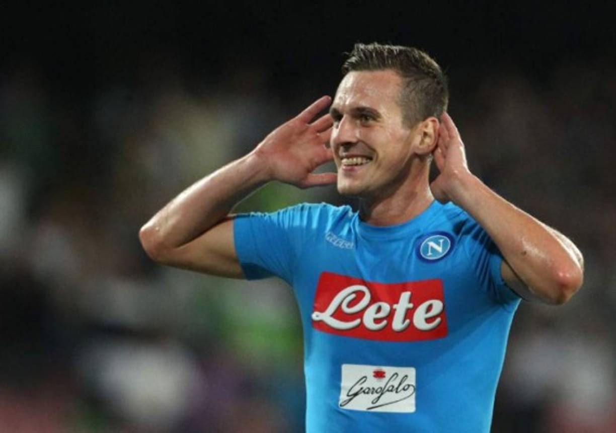 Arkadiusz Milik: Delantero polaco de 25 años de edad que juega en el Napoli. Según El Chiringuito, en el Real Madrid se le ha contactado .