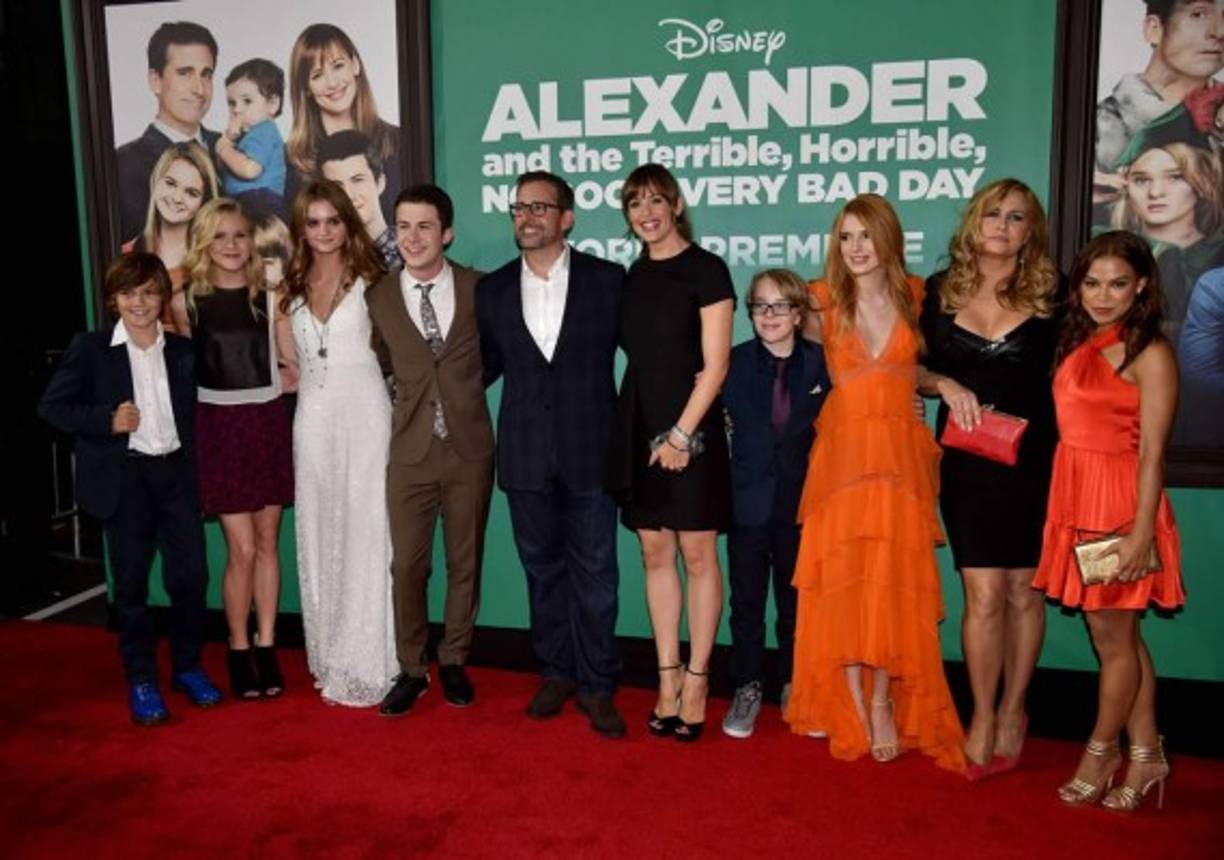 Lincoln Melcher, Sidney Fullmer, Kerris Dorsey, Dylan Minnette, Steve Carell, Jennifer Garner, Ed Oxenbould, Bella Thorne, Jennifer Coolidge and Toni Trucks en la premiere de 'Alexander and the Terrible, Horrible, No Good, Very Bad Day'.