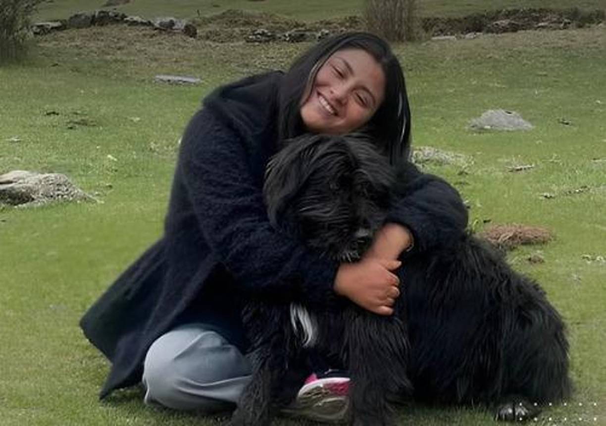 La madre de Sheyla Cóndor, de 26 años, alertó a las autoridades de la desaparición de su hija el miércoles pasado y mostró una conversación de Whatsapp de su hija con el suboficial, con la dirección de su domicilio en el distrito de Comas, pero la denuncia solo fue aceptada el viernes.