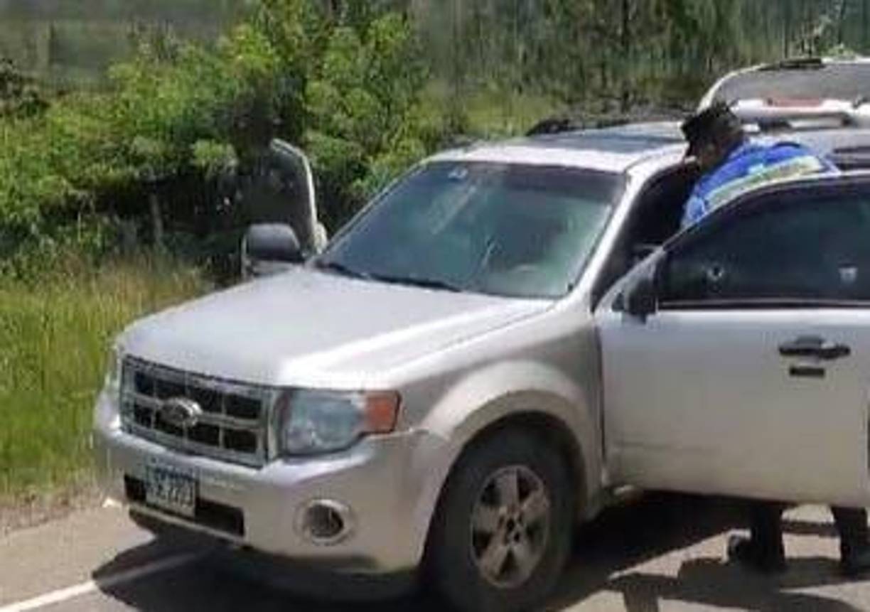 Agregó que luego de varios minutos “de la nada” comenzó a dispararles, asesinando al conductor y a dos ocupantes. 