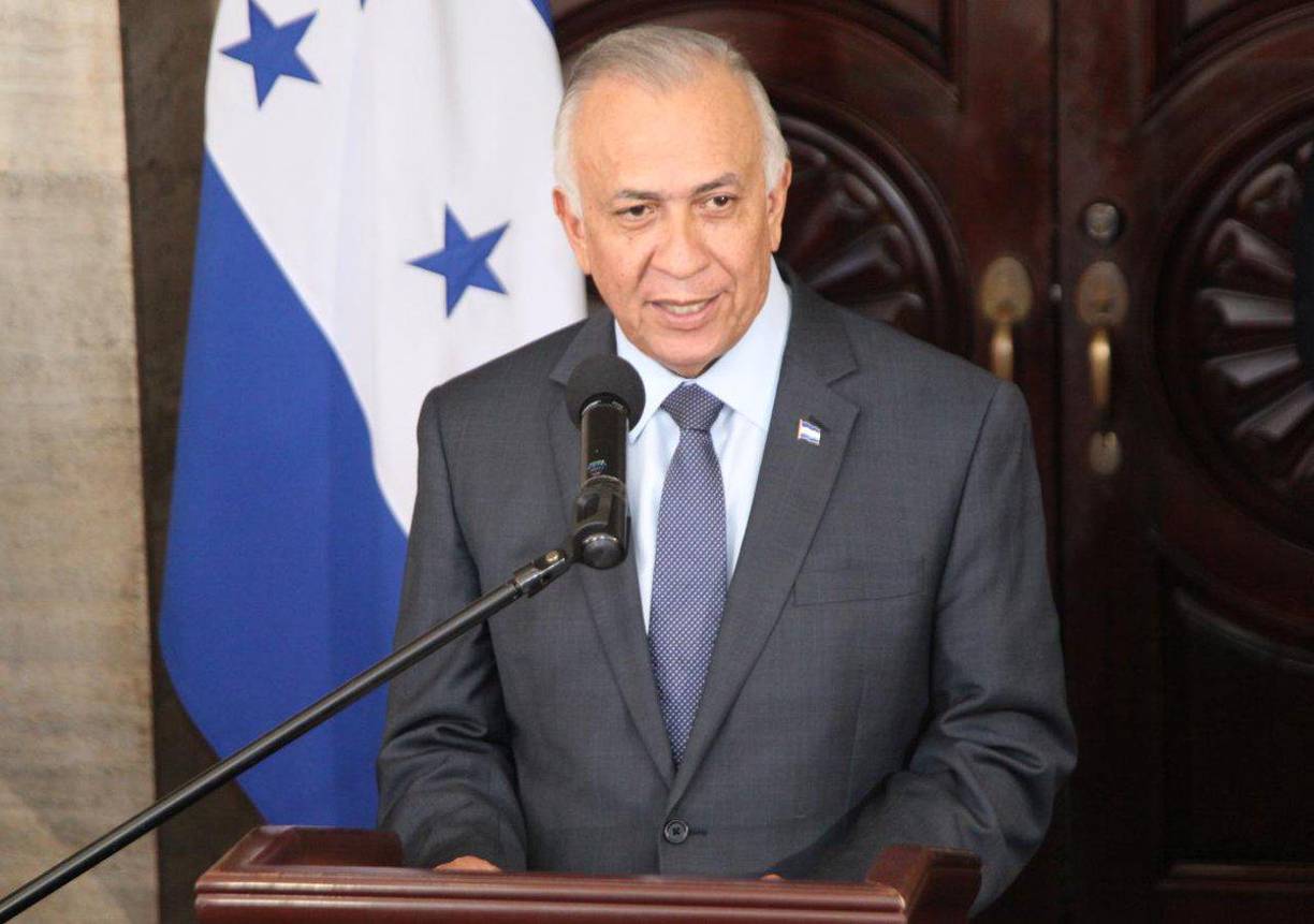 Durante su intervención, afirmó que en sus dos periodos al mando del Poder Legislativo no se otorgaron los cuestionados fondos departamentales a los diputados. 