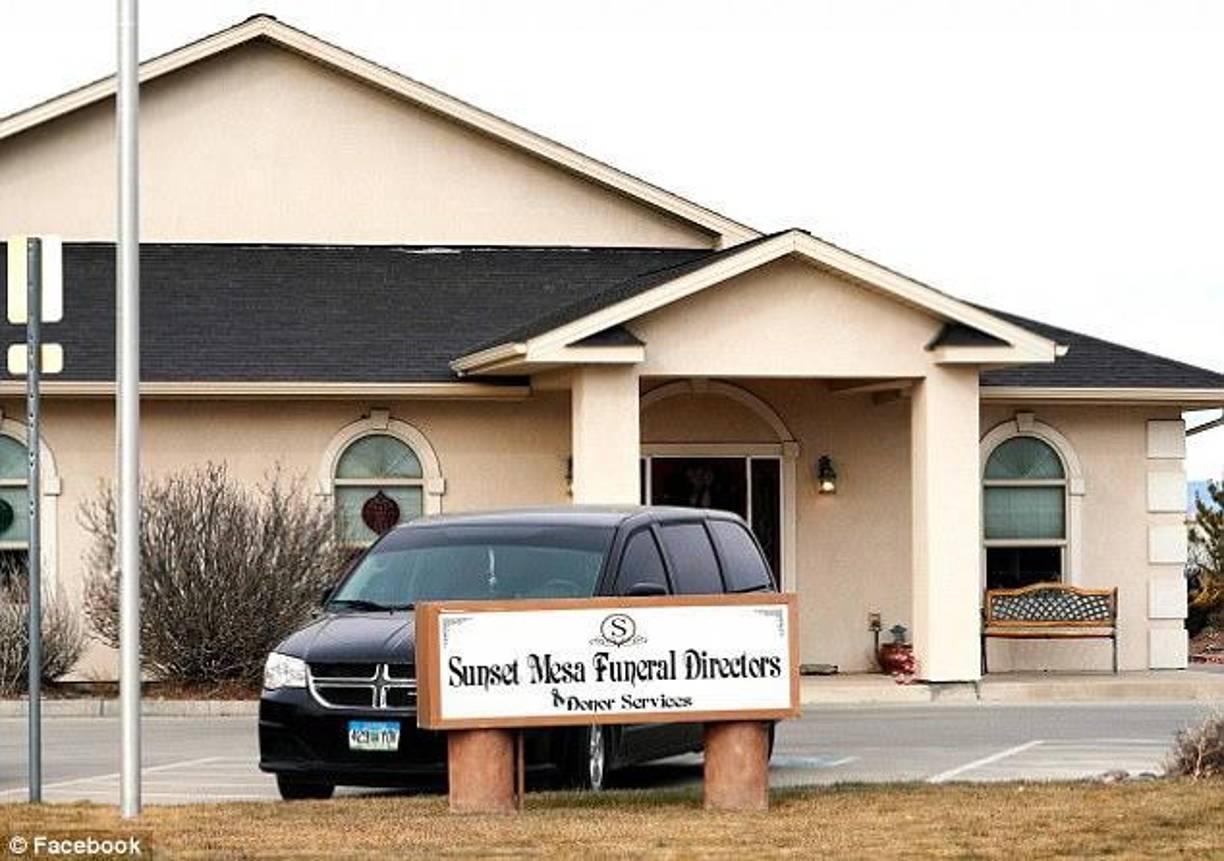 Un juez de un tribunal federal sentenció a 20 años de prisión a la dueña de la funeraria Sunset Mesa Funeral de Colorado quien aceptó haber vendido ilegalmente partes de cuerpo humano y de entregar cenizas falsas a familiares de personas fallecidas.