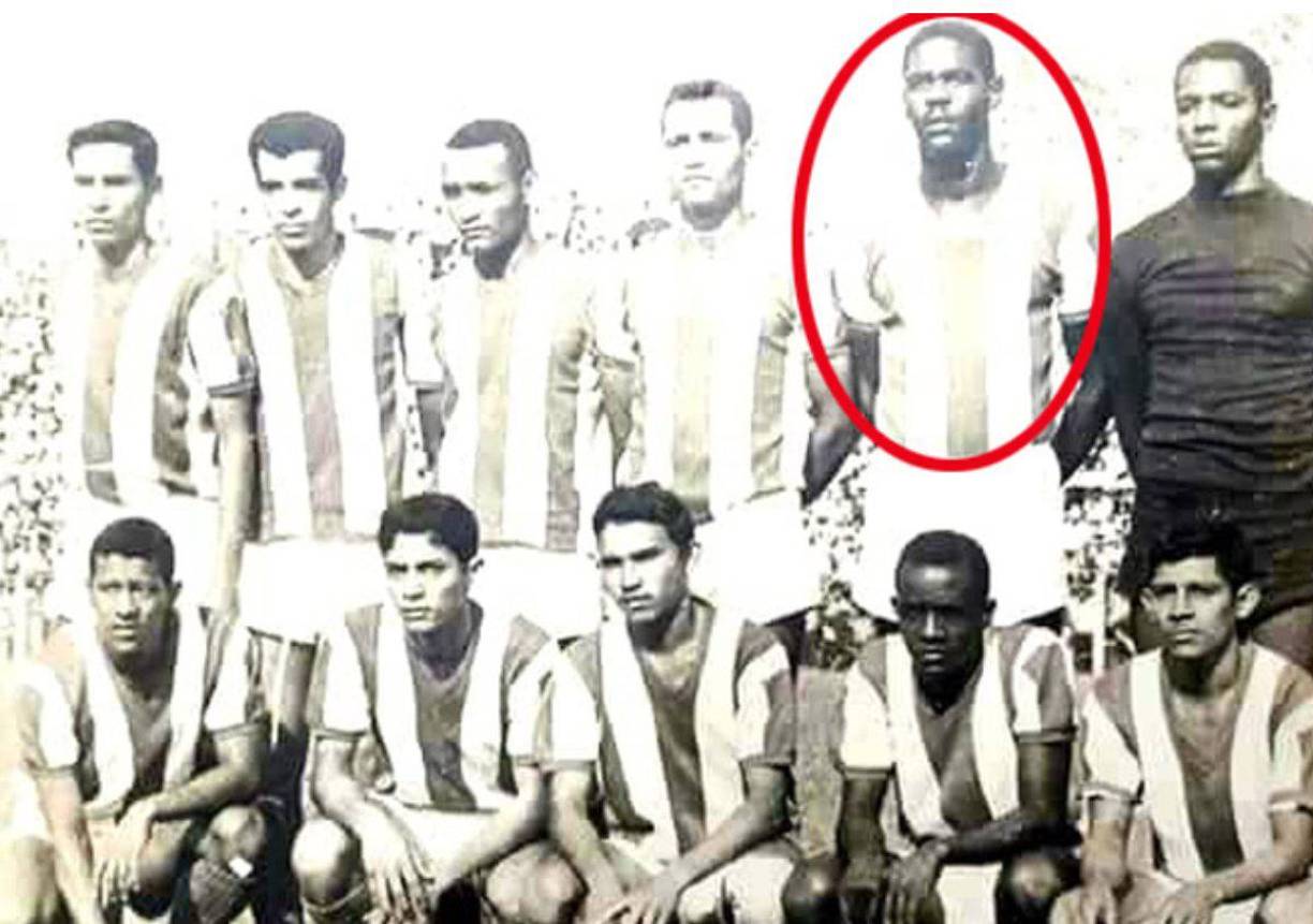 Morris Garden - Jugador de los cocoteros en 1966, anotó 40 goles en su época como futbolista del Vida. Murió en el 2019.