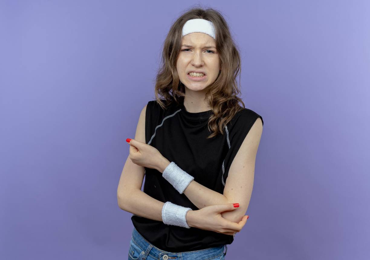 Hay una pronunciada escasez de camas para pacientes internos para los niños con problemas de la salud mental en Estados Unidos, lo que hace que la situación sea incluso más grave. Saber cuáles niños tienen el riesgo más alto puede ayudar a usar mejor estos recursos limitados, anotó Antoon. Su equipo desarrolló cuatro perfiles de riesgo de autolesiones graves, basados en la edad, el sexo y las afecciones psiquiátricas o médicas. De casi 1,100 niños hospitalizados por motivos psiquiátricos en dos hospitales pediátricos de abril de 2016 a marzo de 2020, un 37 por ciento se debieron a las autolesiones.