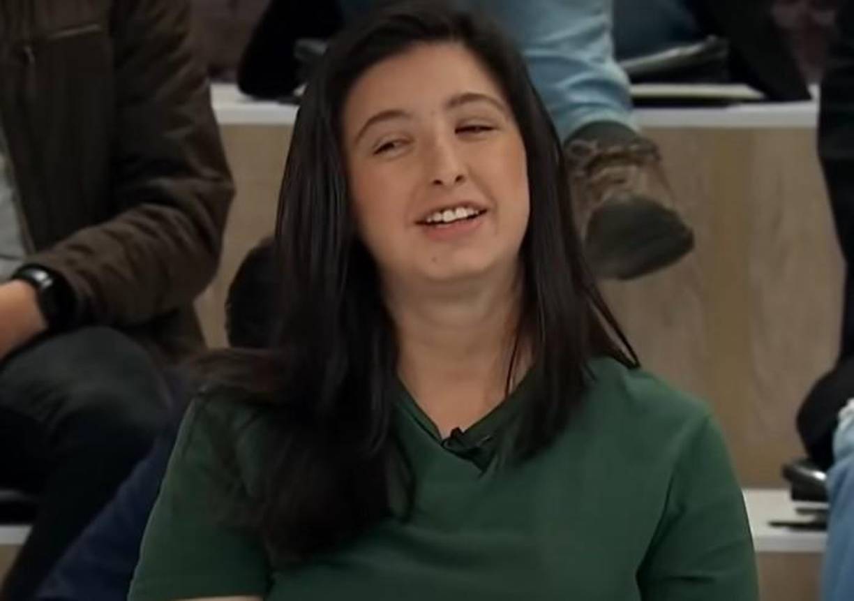 “Él usó mi nombre, mis fotos y mi apellido en las redes sociales, me culpó de haberle terminado”, denunció Karen en el programa.