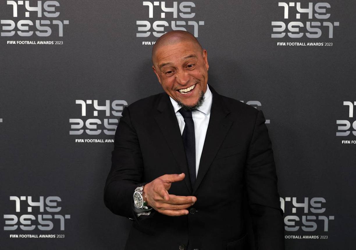 Roberto Carlos, otra figura brasileña y leyenda del Real Madrid, no se perdió la entrega de los premios de la FIFA.