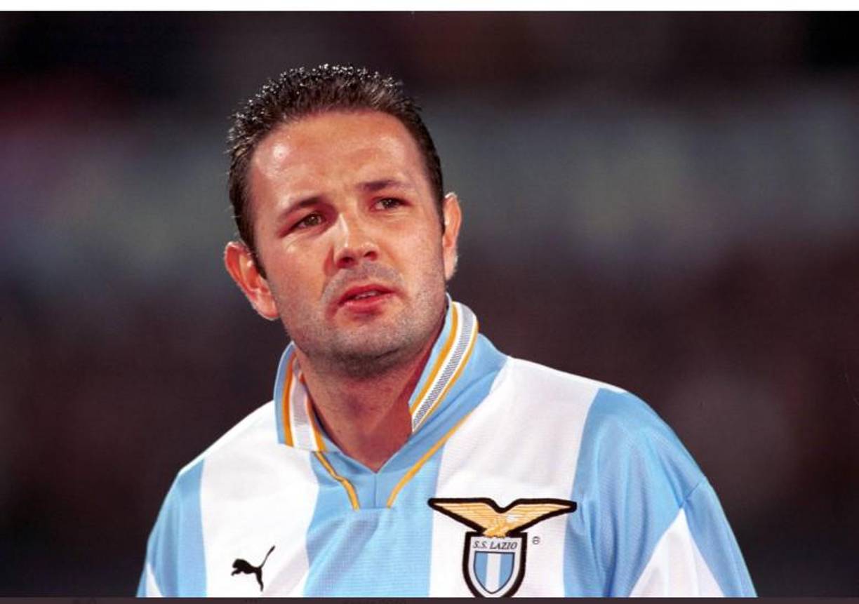 Luego del Mundial de Francia, recala en la Lazio. En este equipo se reencontró con sus excompañeros de la Sampdoria como Lombardo y Verón. Además llegaron Dejan Stanković, Giuseppe Favalli, Luca Marchegiani, Alessandro Nesta, Fernando Couto, Pavel Nedvěd y Marcelo Salas, entre otros. Con este club ganó una Supercopa de Italia (1998 y 2000), una Recopa (1999) y una Supercopa de Europa (1999)