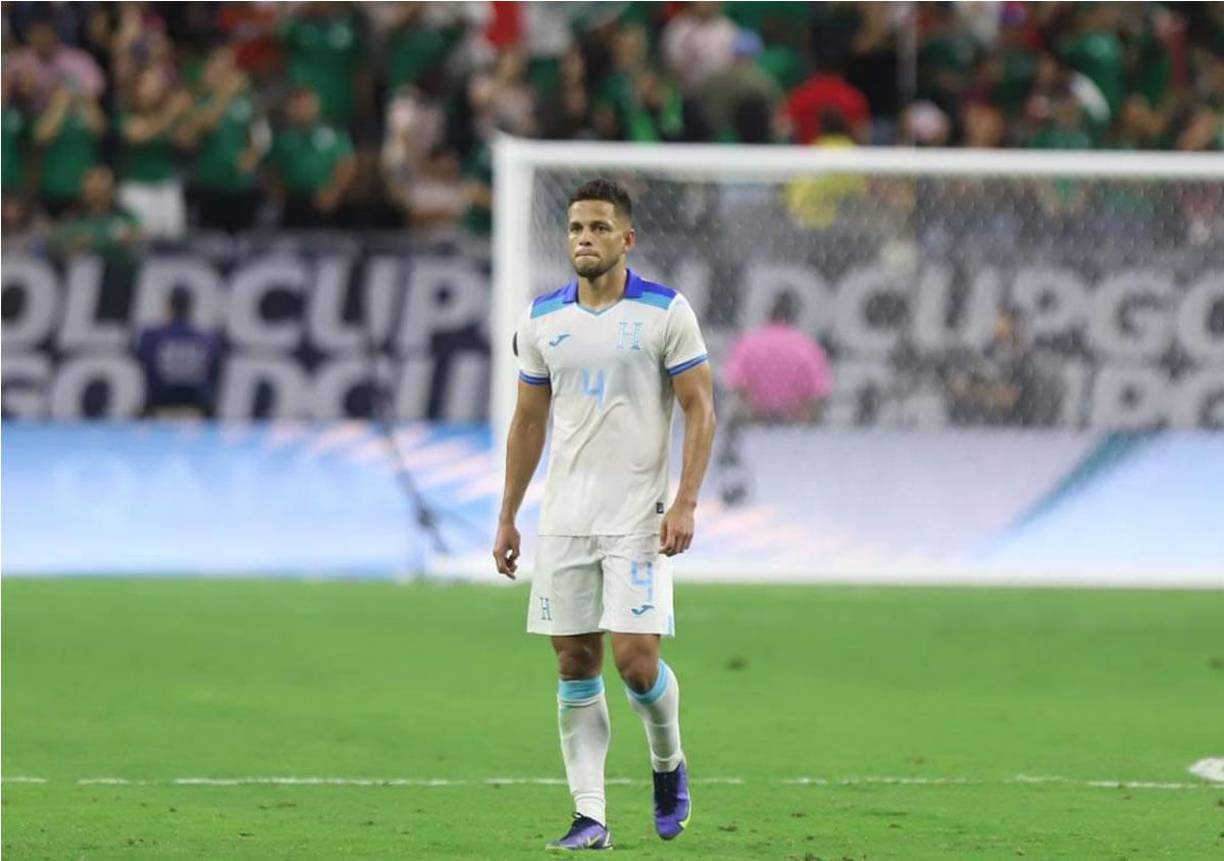 Raúl Marcelo Santos, afligido al final del partido ante México.