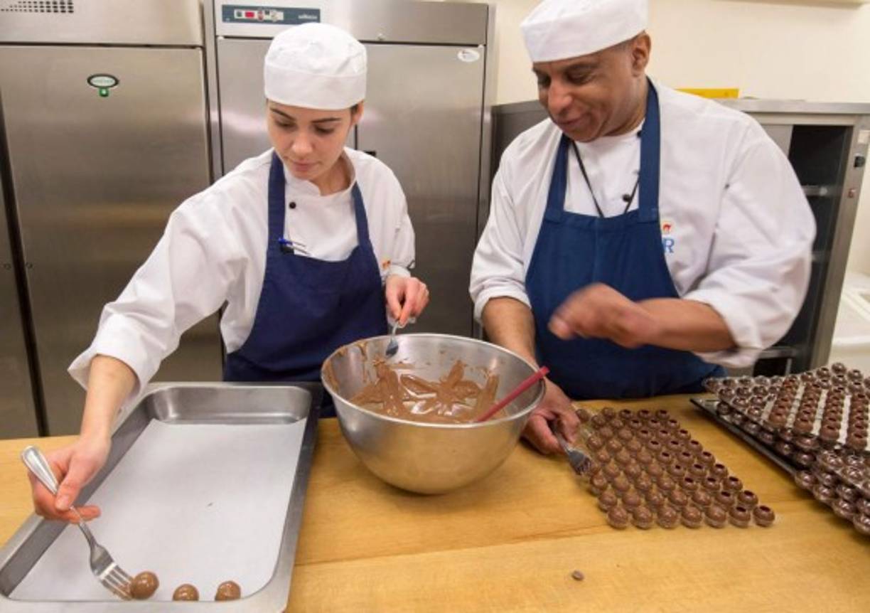 Kitchen staff work in the Royal Kitchen at Windsor Castle in Windsor on May 10, 2018 as they begin preparations for the wedding banquet for the marriage ceremony of Britain's Prince Harry and Meghan Markle. / AFP PHOTO / POOL / David Parker