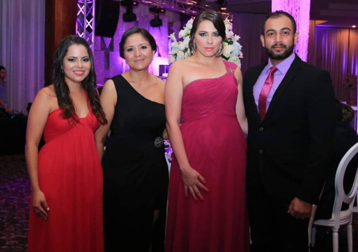 Esther Hernández, Leticia Turcios, Ollie y Ramón Barahona.