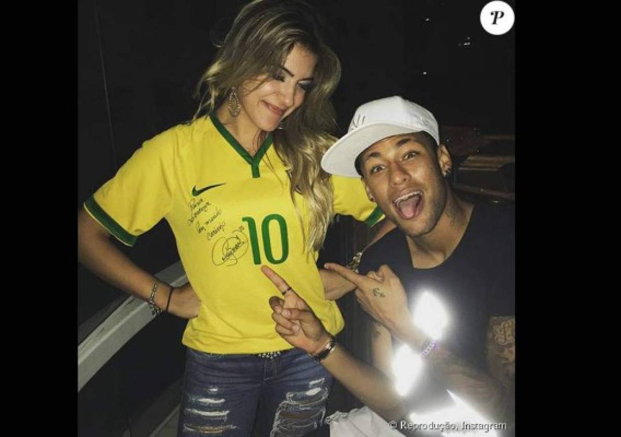 Todo apunta a que la relación habría comenzado en octubre, cuando fueron vistos entrando juntos a una fiesta.