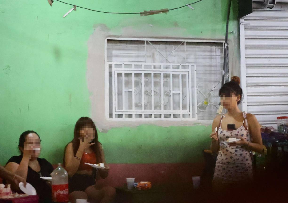 Las chicas aducen que la inseguridad y la facilidad de encontrar clientela en las redes sociales, ha facilitado el trabajo de algunas de ellas.