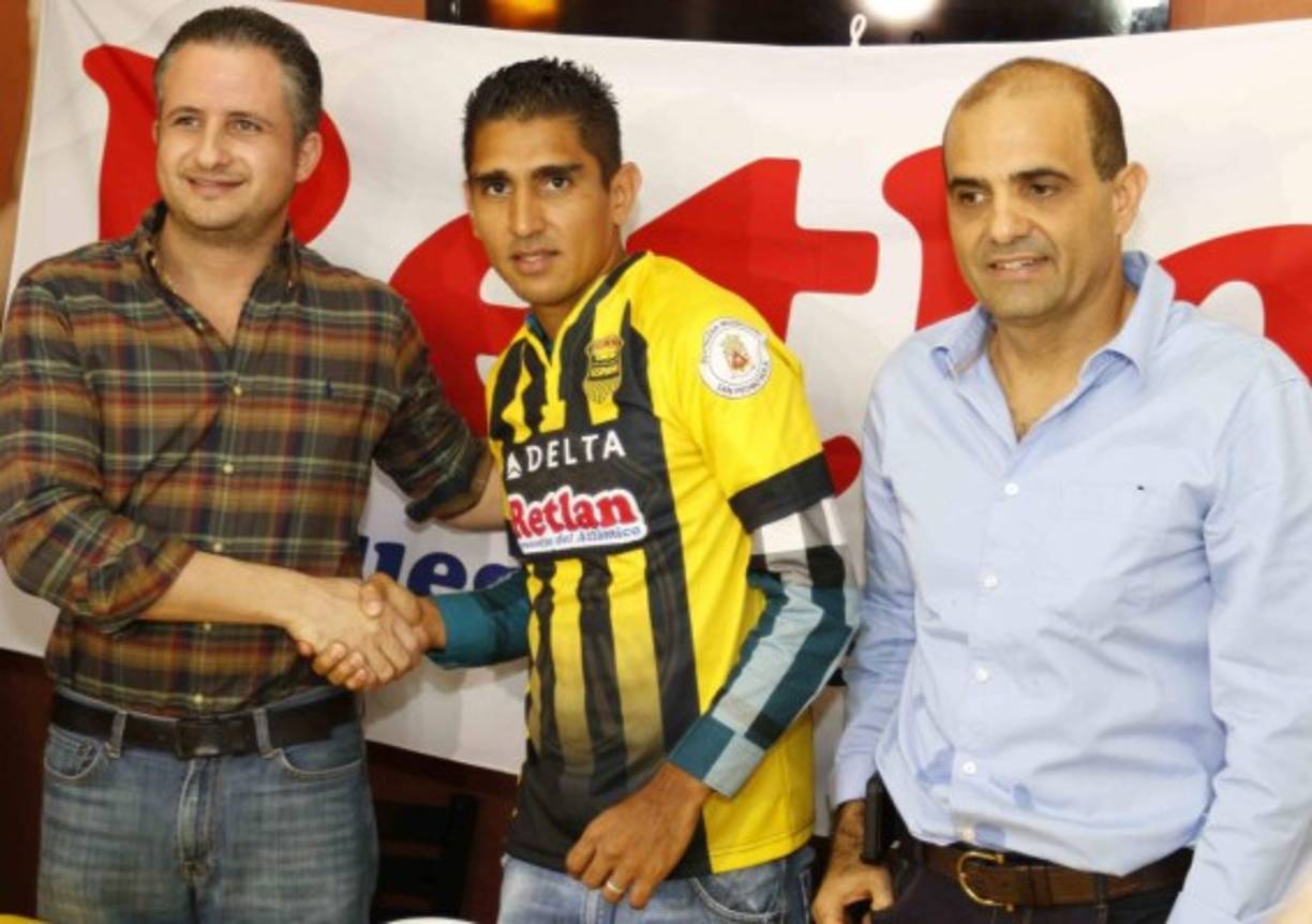 Y por último en Honduras, Real España ha presentado al volante Jorge Claros.