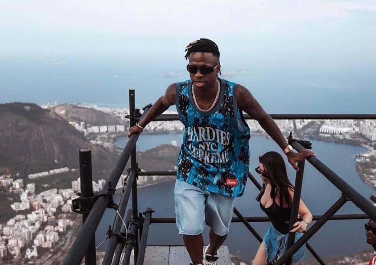 El tema se desató la semana pasada, cuando el brasieño apareció con una famosa cantante y empresaria mexicana. Su encuentro alborotó las redes y todos se encontraban ilusionados con la nueva pareja. 