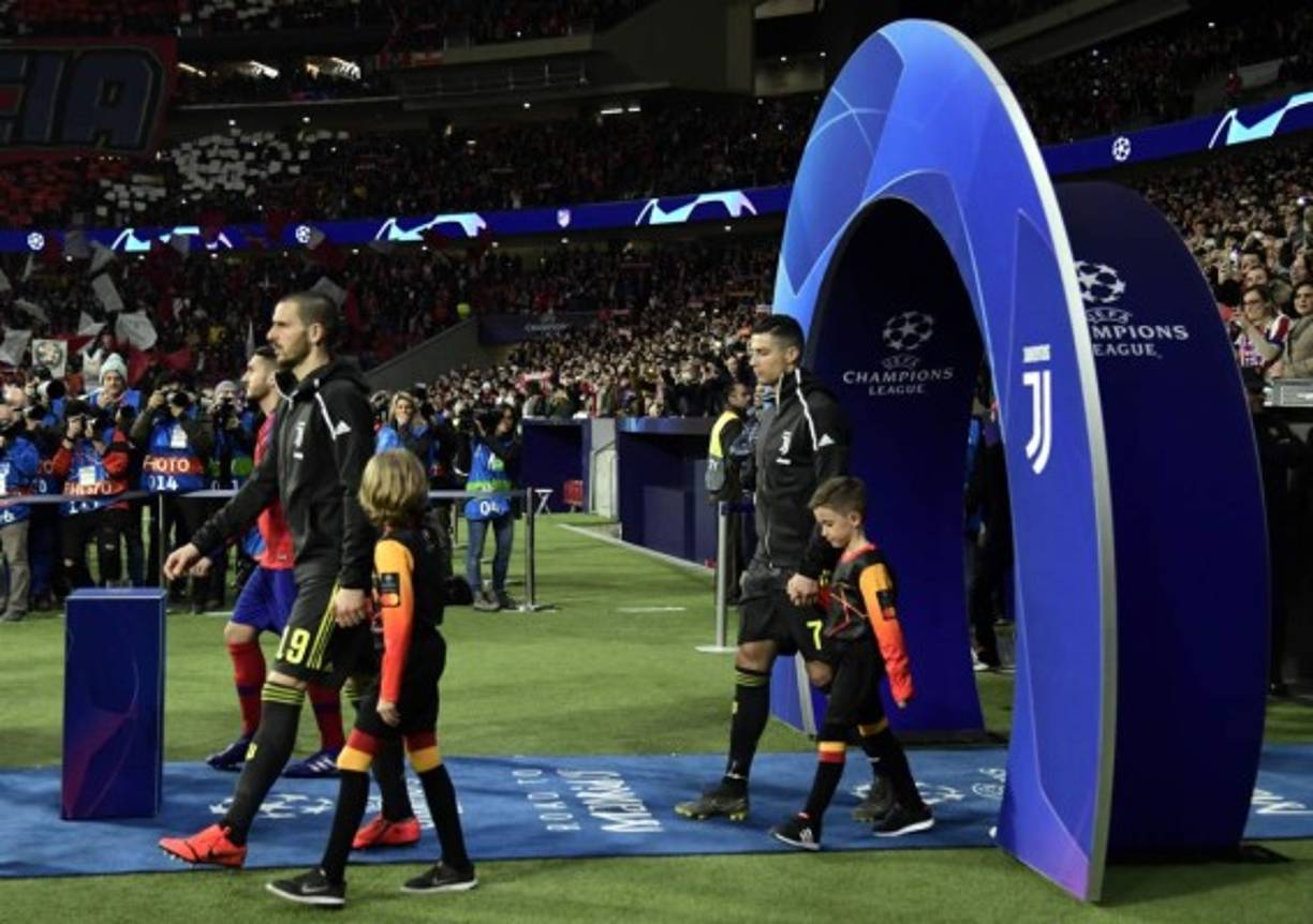 La salida de los jugadores al campo, entre ellos Cristiano Ronaldo.