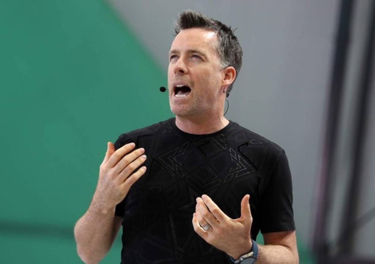 Un entusiasmado Dave Burke, vicepresidente de ingeniería para el sistema operativo Android, se dirige a los asistentes. Burke tiene una muy buena razón para entusiasmarse, como veremos a continuación.