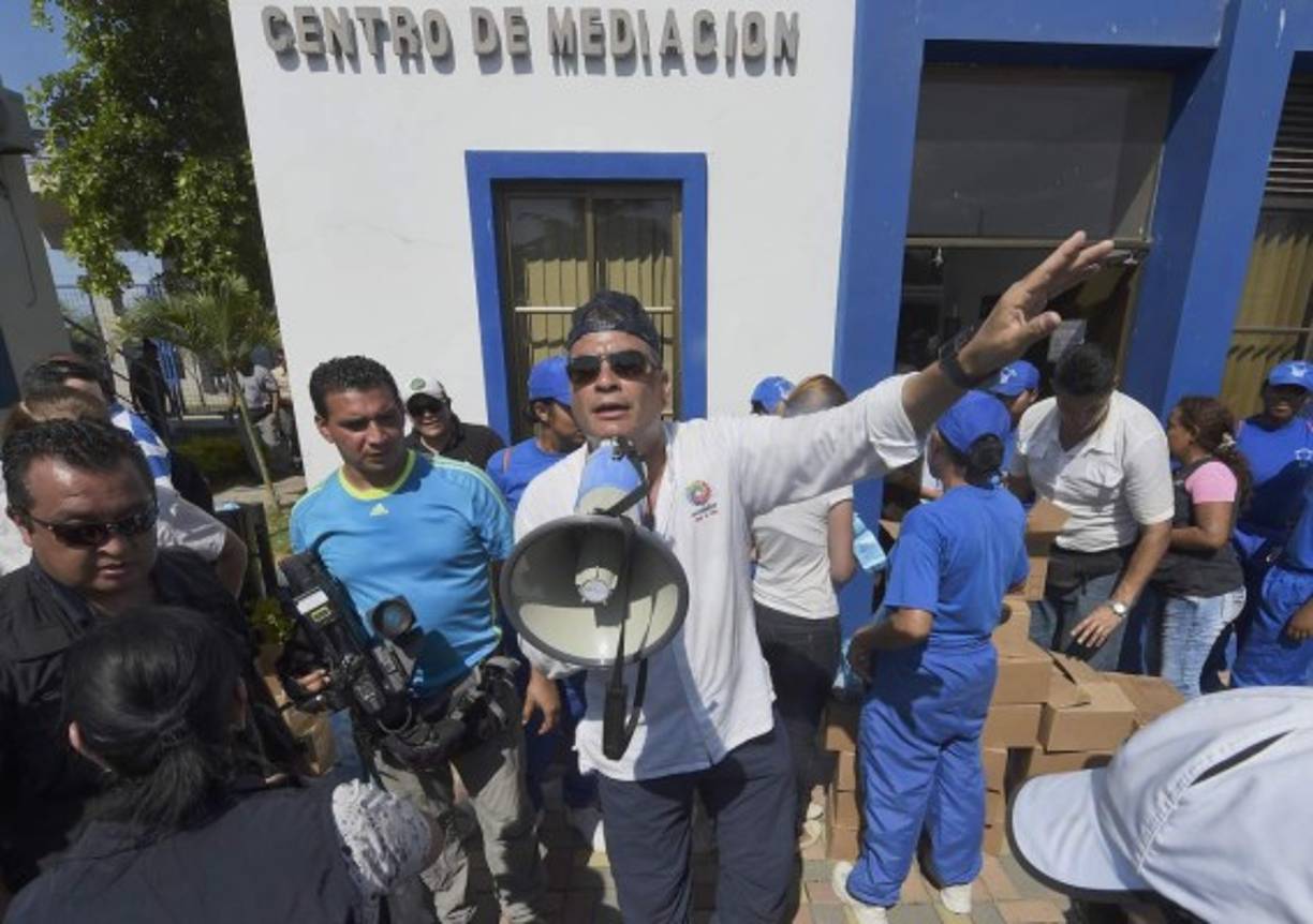 Correa estima que se necesitarán más de 3,000 millones de dólares para las labores de reconstrucción.