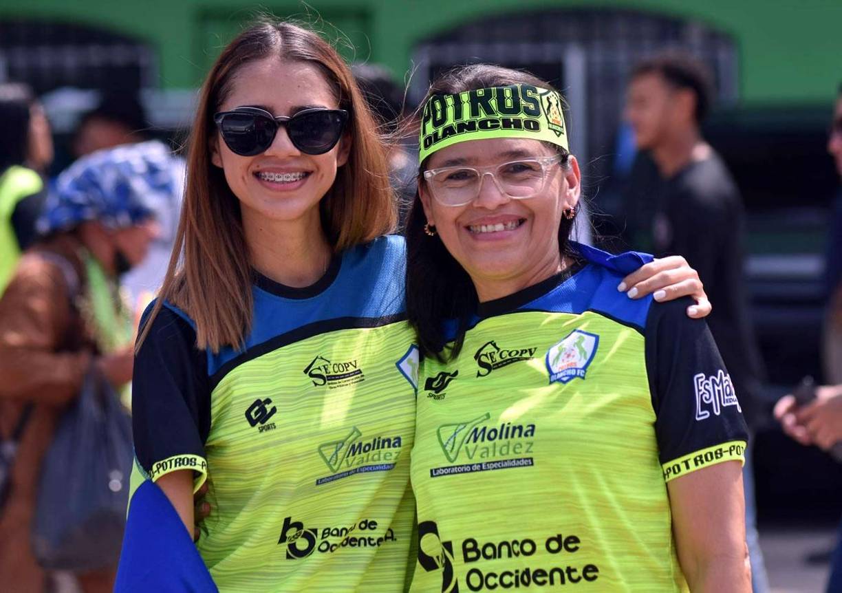 Las imágenes más curiosas del ambiente de la final Olancho-Olimpia