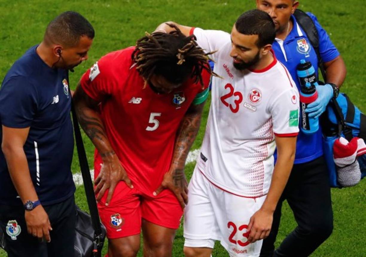 El capitán Román Torres se marchó del partido por lesión. El central fue el hombre que anotó el gol del pase a Panamá en el Mundial de Rusia.