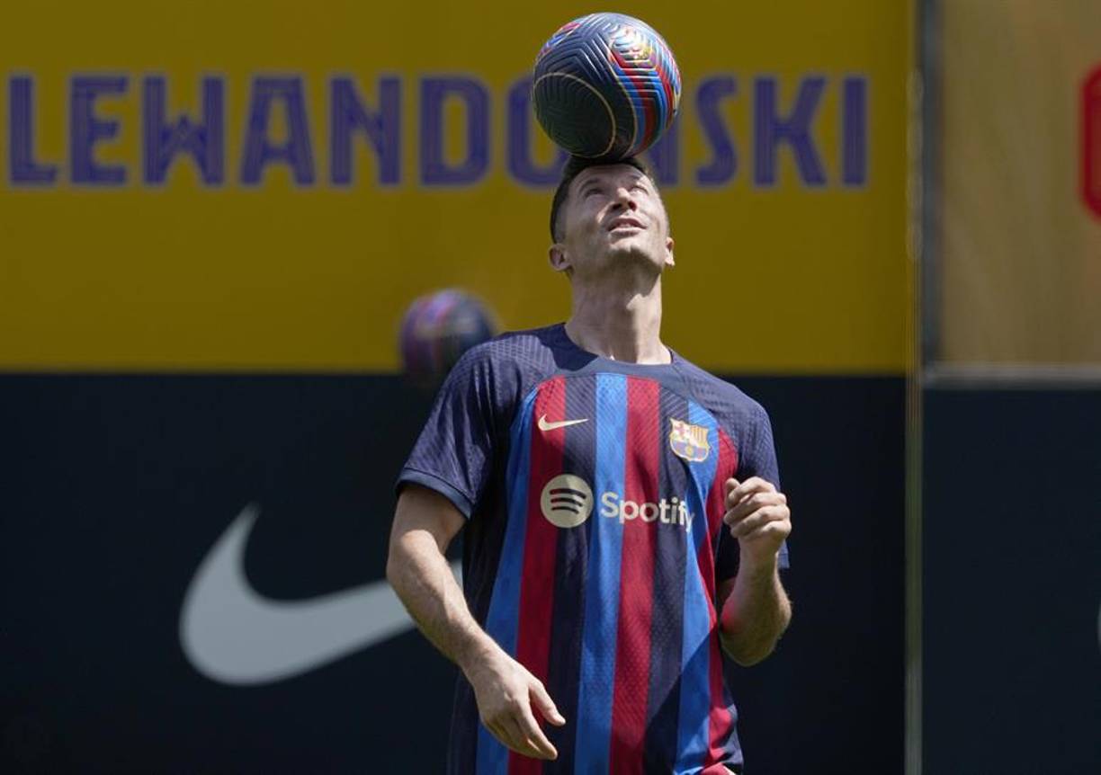 “Venir al Barça era el siguiente paso perfecto para mi carrera y mi vida personal. Hemos trabajado mucho para que esto se haga realidad y ahora estoy aquí, muy contento y orgulloso”, mencionó el polaco.