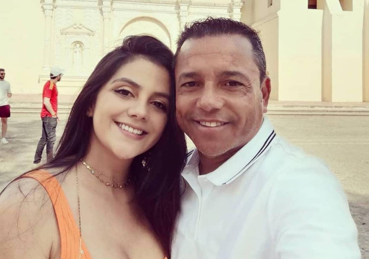 Scarleth cuenta con 32 años de edad y en el caso del exfutbolista Danilo Turcios tiene 42 años.