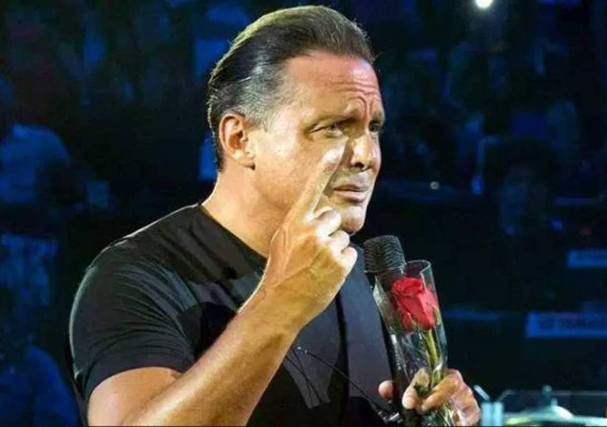 La peor enfermedad para un cantante. El cantante padece Tinnitus o 'mal del músico', un zumbido permanente en el oído que provoca confusión y la falta de distinción de los sonidos.<br/><br/>Si se pone atención a Luismi en sus conciertos se ve que pide a sus técnicos que suban el volumen del retorno para escucharse mejor mientras canta.<br/><br/>“A veces, el Tinnitus está empeorado por los volúmenes altos”, advierten los médicos. Se desconoce si el 'Sol' está en tratamiento para evitar que la enfermedad empeore.