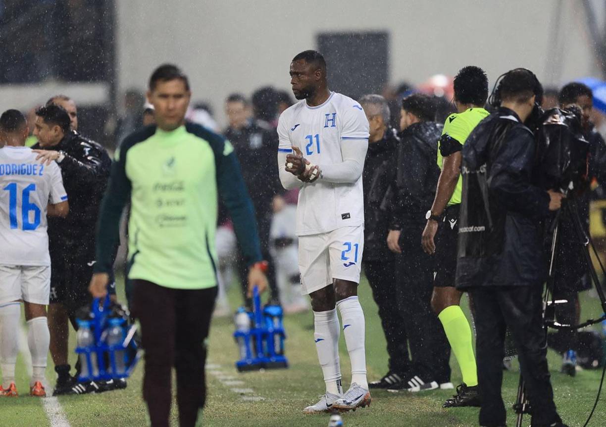 Yustin Arboleda debutó con la camiseta de la Selección de Honduras entrando en el segundo tiempo.