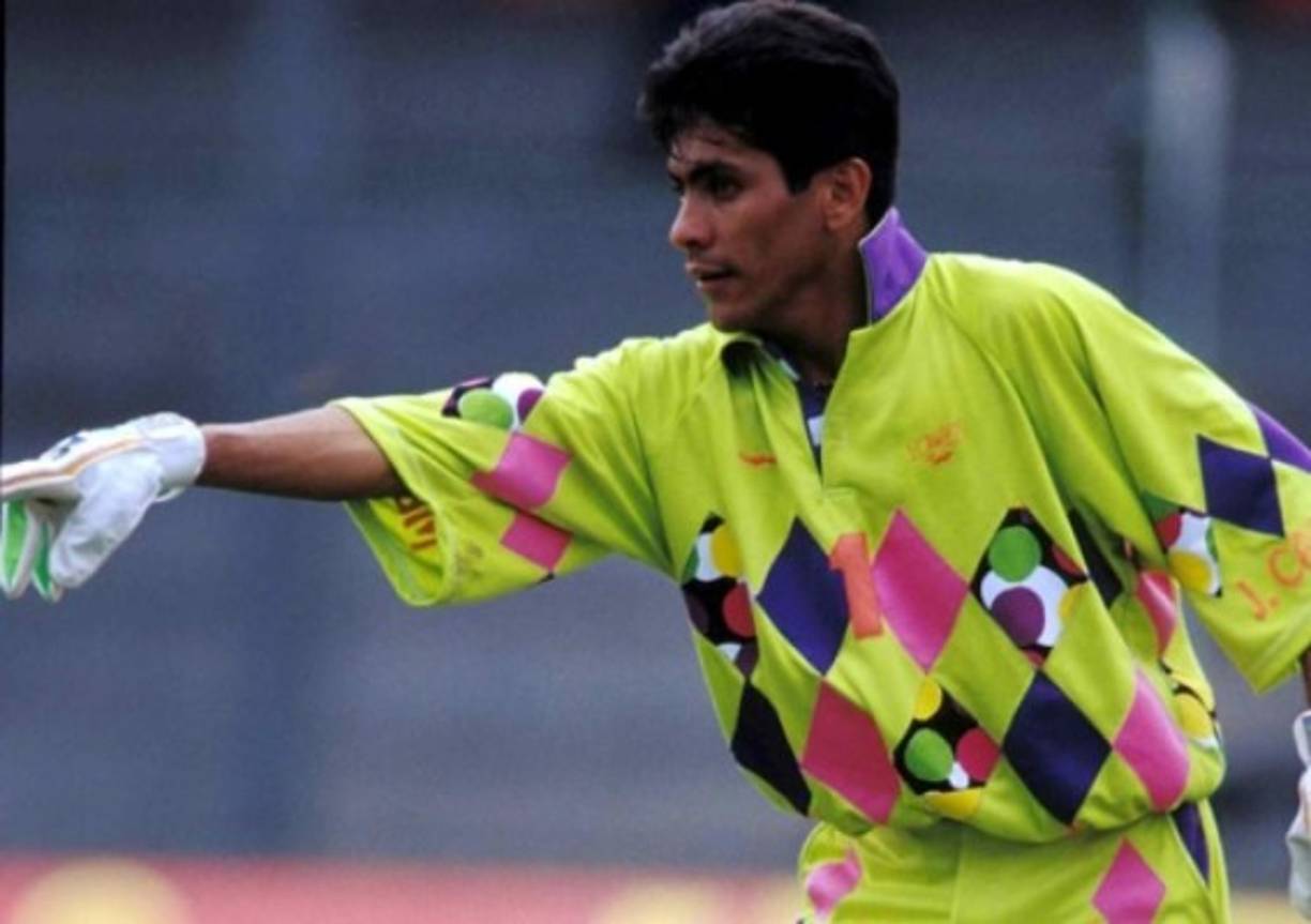 Jorge Campos, el exarquero mexicano destacó con su Selección pero solo pudo salir al extranjero para jugar en la MLS.