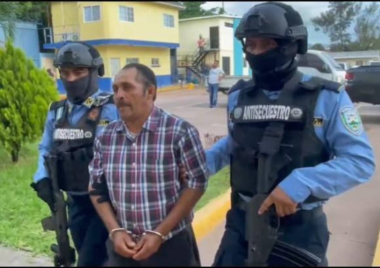 La tarde de este jueves, los dos detenidos fueron trasladados hacia la ciudad de El Progreso, Yoro, donde serán puestos a la orden del Juzgado, para que se les siga el procedimiento legal correspondiente.