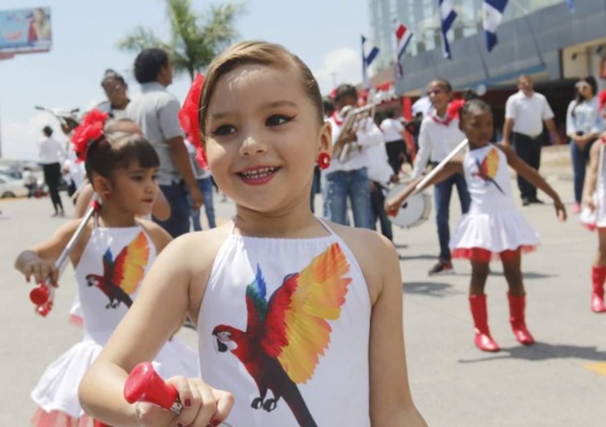 Este domingo con mucho civismo y fervor se inauguraron las fiestas conmemorativas del 198 aniversario de la Independencia de Honduras. El mes patrio inició con un homenaje a la bandera nacional. <br/><br/>