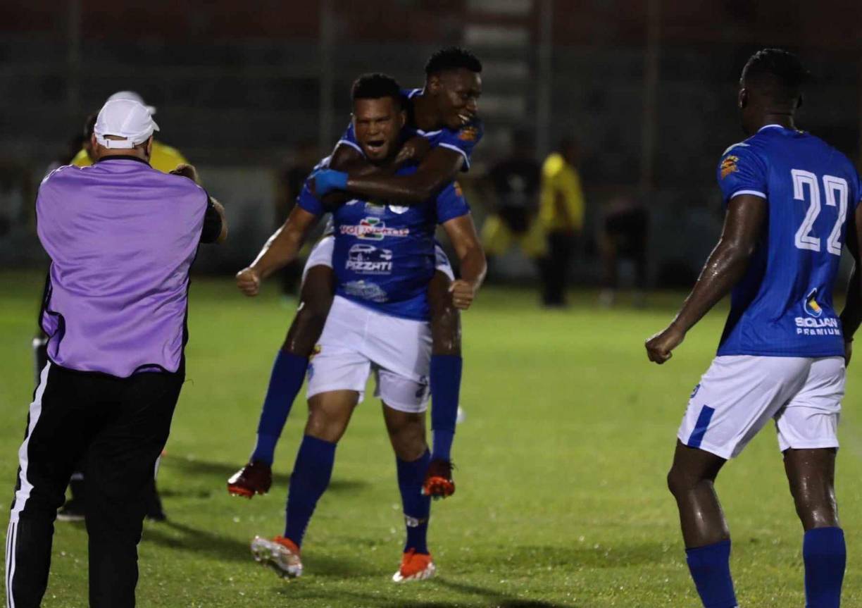 La respuesta del Victoria llegó apenas arrancando el segundo tiempo. El colombiano Luis Hurtado descontó en el marcador al rematar de volea la pelota y vencer el perfil inferior derecho del golero Gerson Argueta en el minuto 56’. 