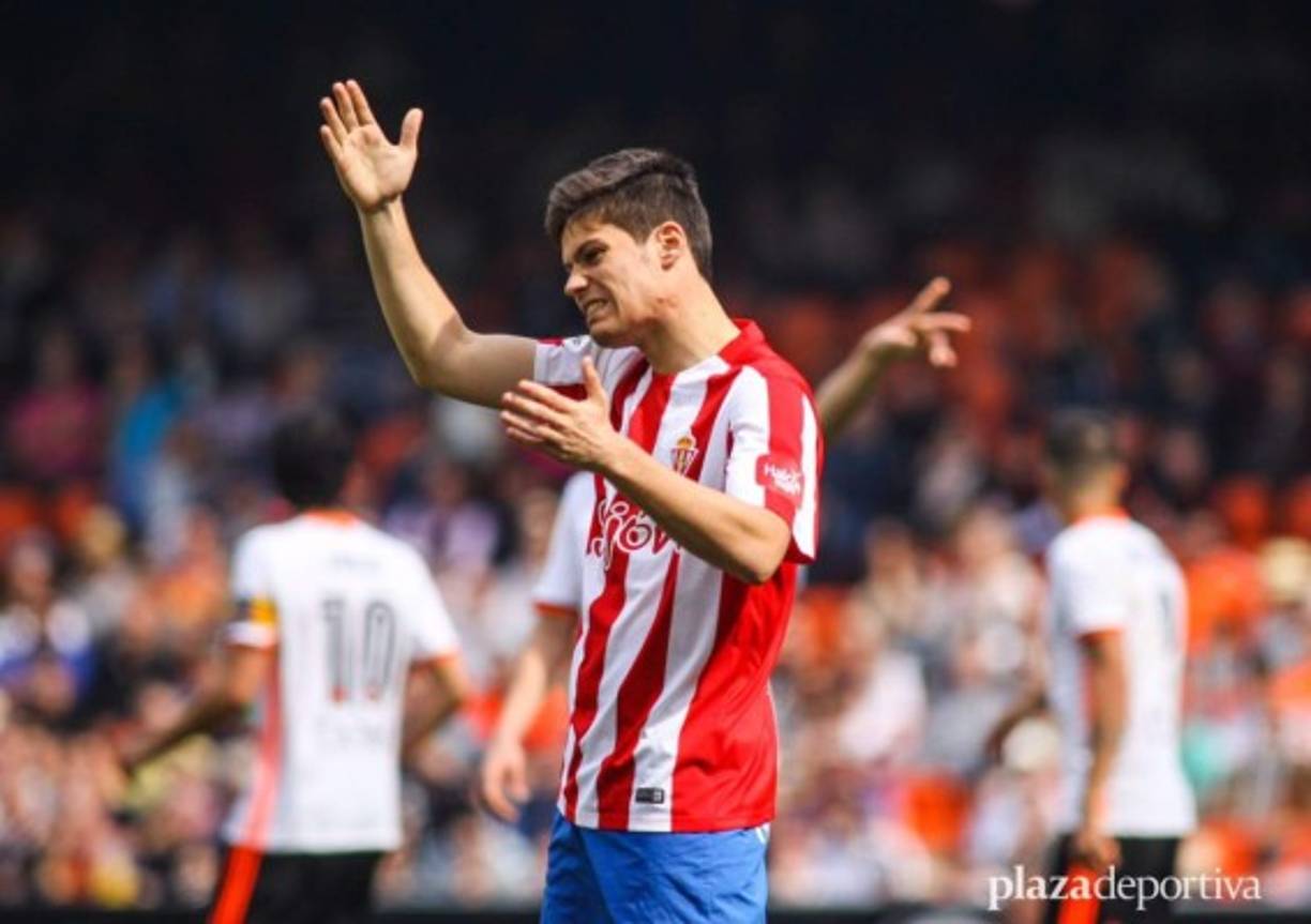 El Chelsea, líder de la Premier League, estaría interesado en el fichaje del central del Sporting de Gijón, Jorge Meré, internacional sub 21, después del gran rendimiento que le han dado a Antonio Conte los jugadores españoles.