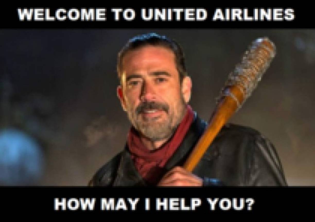 'Bienvenidos a United Airlines, ¿en qué puedo ayudarle?', pregunta Negan.