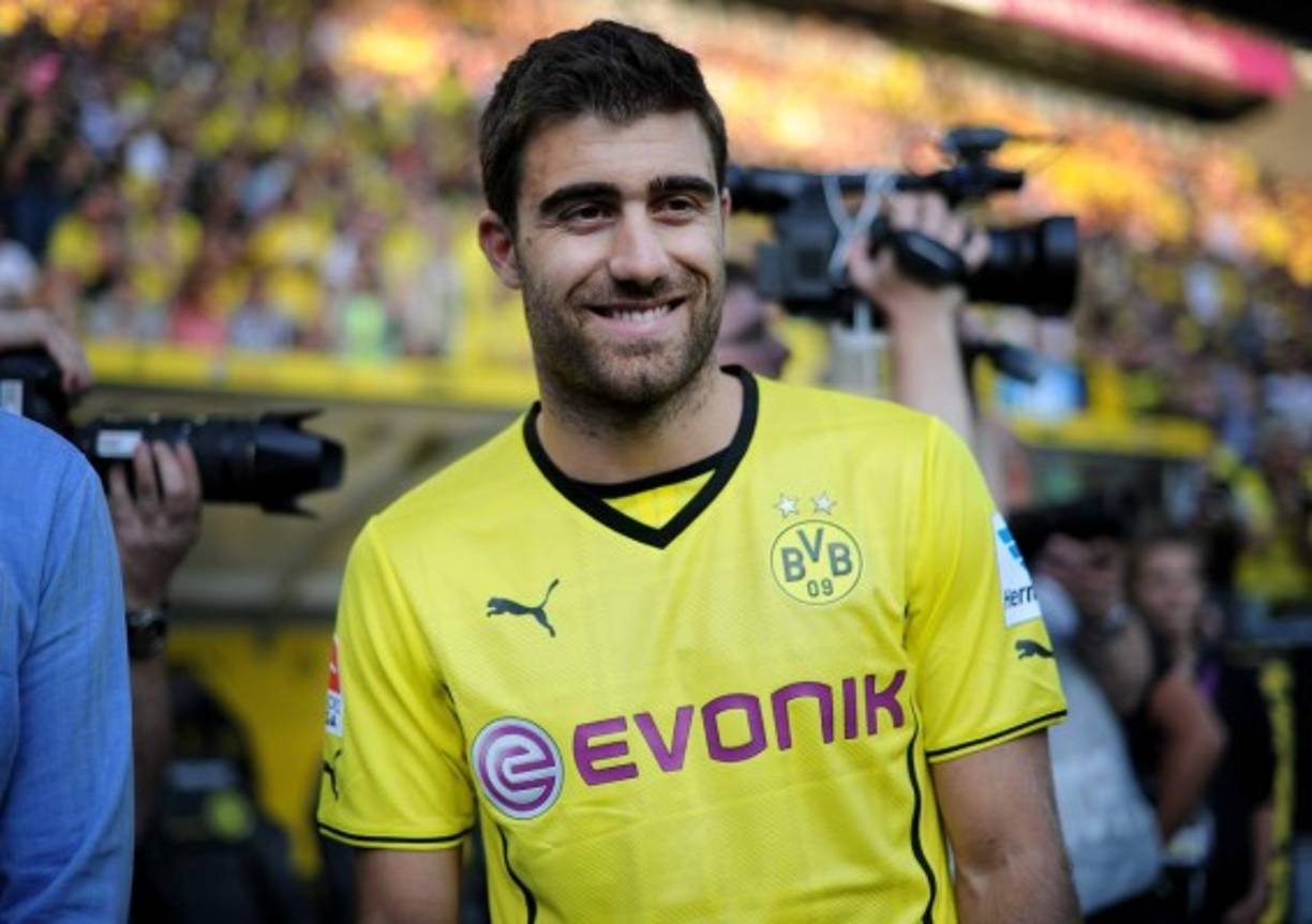 El defensa del Borussia Dortmund, Sokratis Papastathopoulos, está en la agenda de Manchester United, Arsenal y Chelsea, según publica el diario Bild. El griego lleva cuatro temporadas en el equipo alemán.