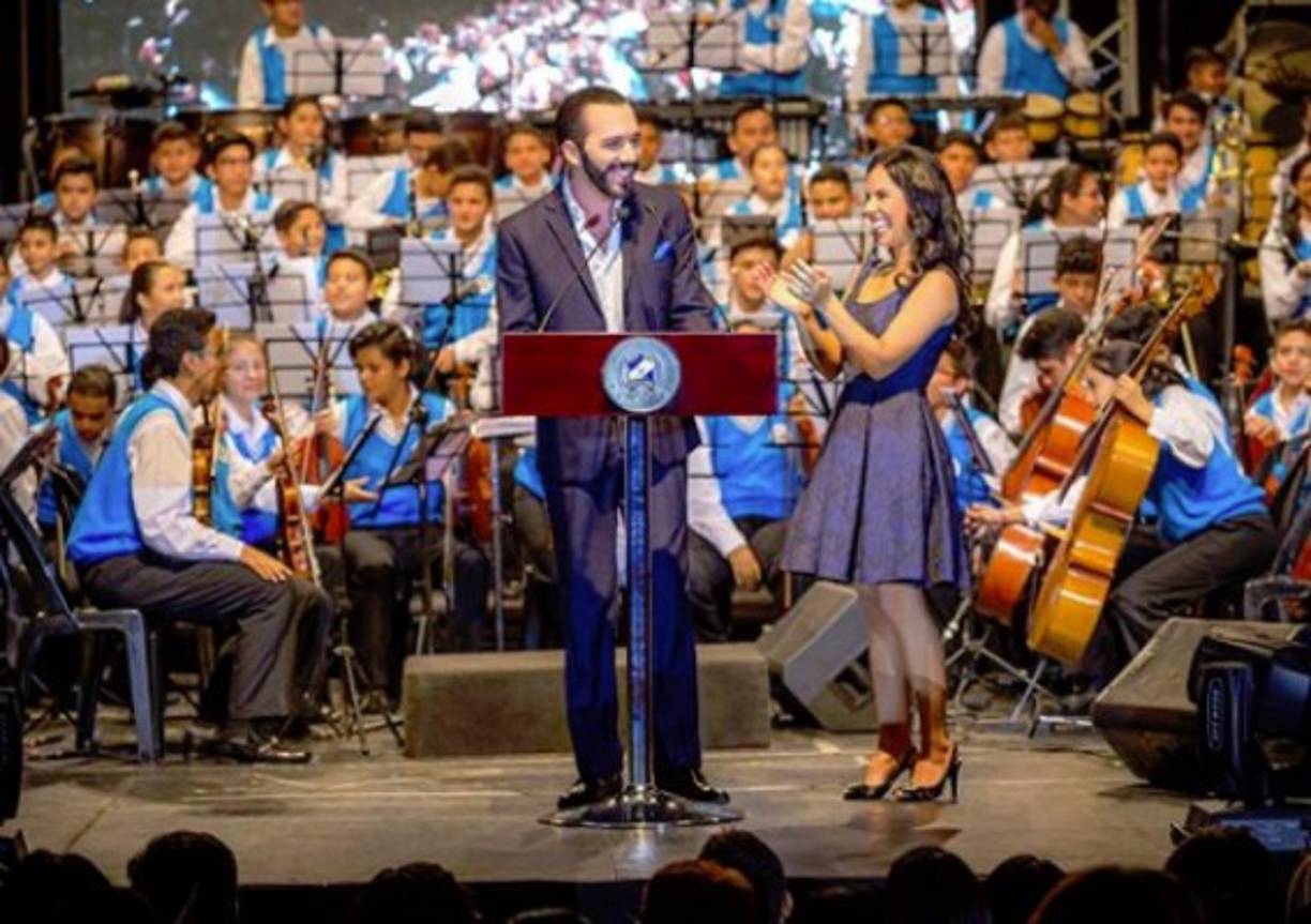 Tras los escándalos con el TSE y Arena, el político de 38 años anunció en julio pasado que buscaría la Presidencia con el derechista GANA. 'No fue una venta de principios, el que diga eso no me conoce y no sabe hasta donde estoy dispuesto a sacrificarme por no defraudar la esperanza de millones de salvadoreños', dijo Bukele durante una transmisión en vivo a través de redes sociales.