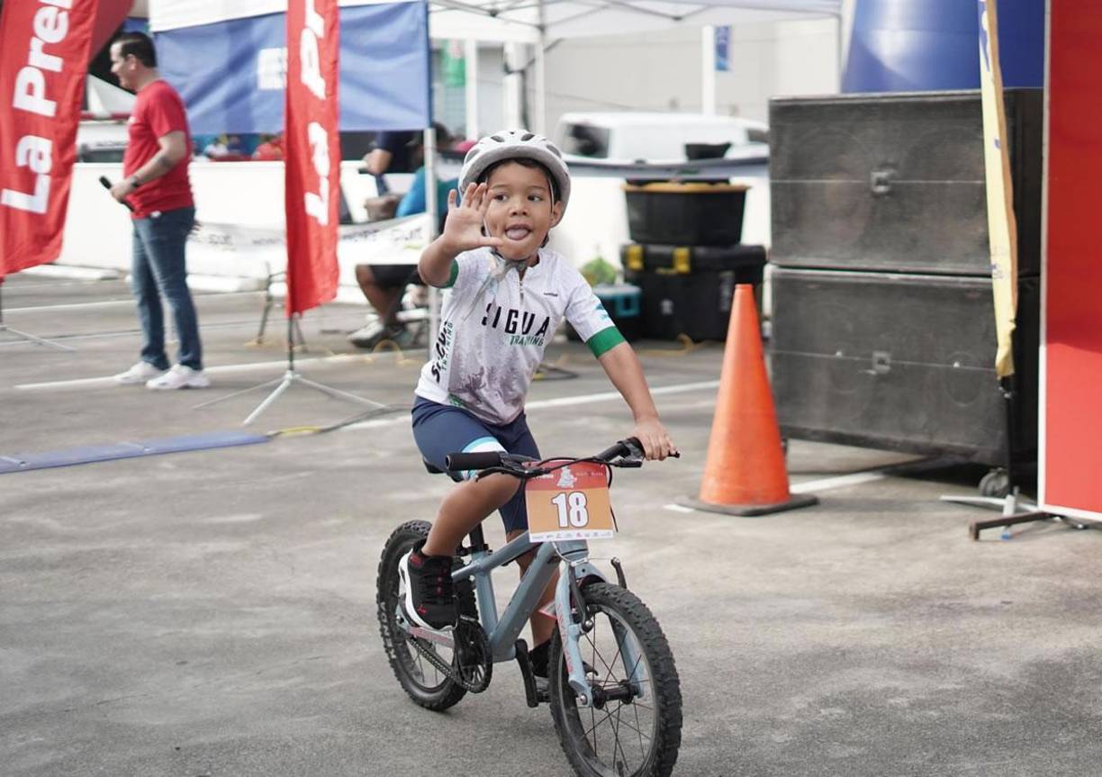 Él es otro de los ganadores. Fernando Furvich conquistó la categoría de varones de 2 a 4 años de la Vuelta Ciclística Infantil LA PRENSA 2024.
