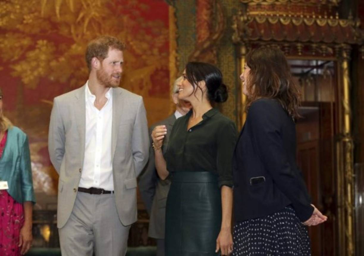 Harry y Meghan también visitaron el Royal Pavilion en Brighton, este de Sussex.<br/><br/>La pareja recorrió varias de las salas y aprendió más sobre la historia del edificio y el impacto que tuvo en el desarrollo social de Brighton en el el siglo 18.<br/>