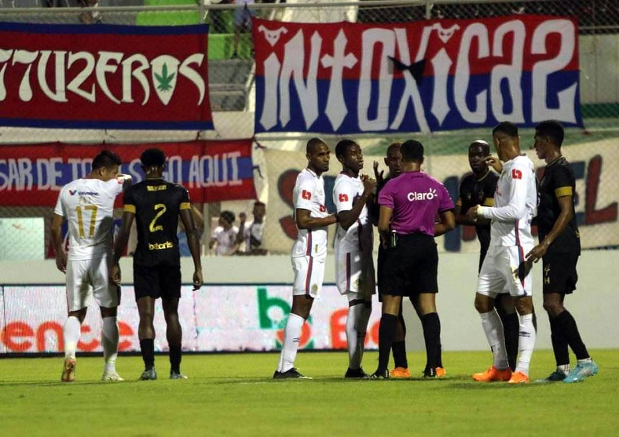 El Olimpia no encontró el gol frente a un ordenado Honduras Progreso y terminó empatando 0-0.