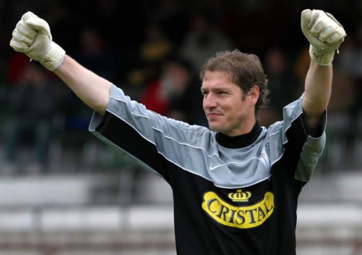 José María Buljubasich, arquero arqentino, se recuperó de cáncer cerebral en el 2006, un año después ganó el título con la Universidad Católica.